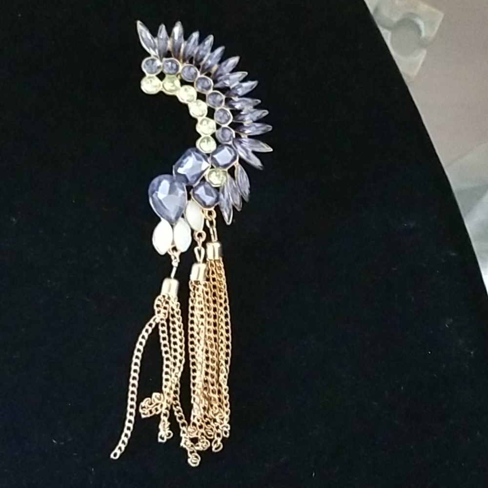 Left ear earing